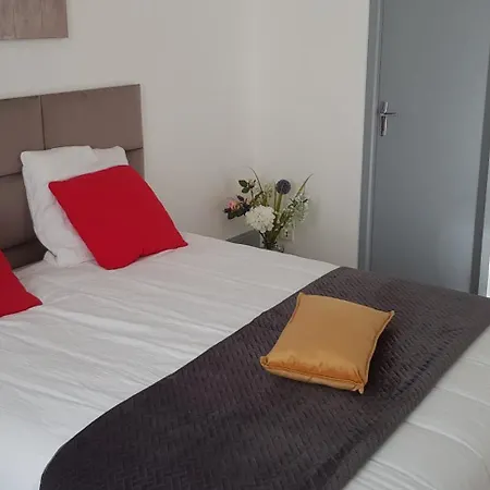 Cosy 4 Minutes A Pieds Du Centre Historique Avec Parking * Montluçon