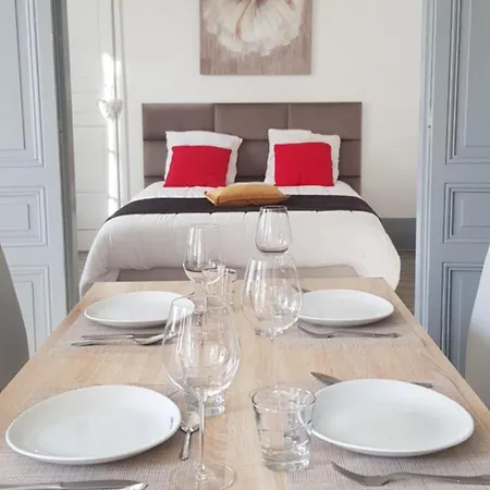 Apartment Cosy 4 Minutes A Pieds Du Centre Historique Avec Parking